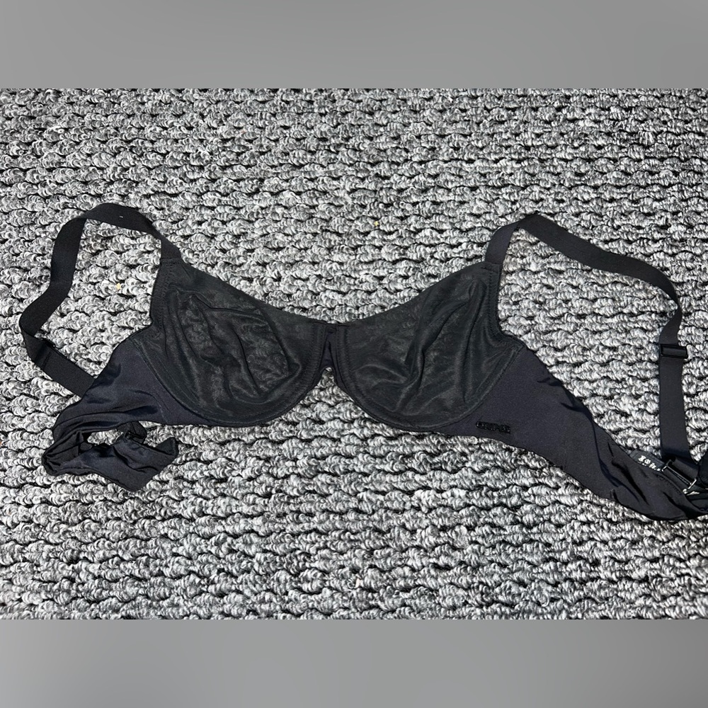 Skims NO SHOW MOLDED UNLINED DEMI BRA
